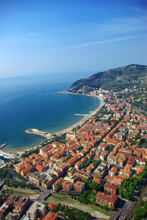 Residence Elvira Ντιάνο Μαρίνα Εξωτερικό φωτογραφία